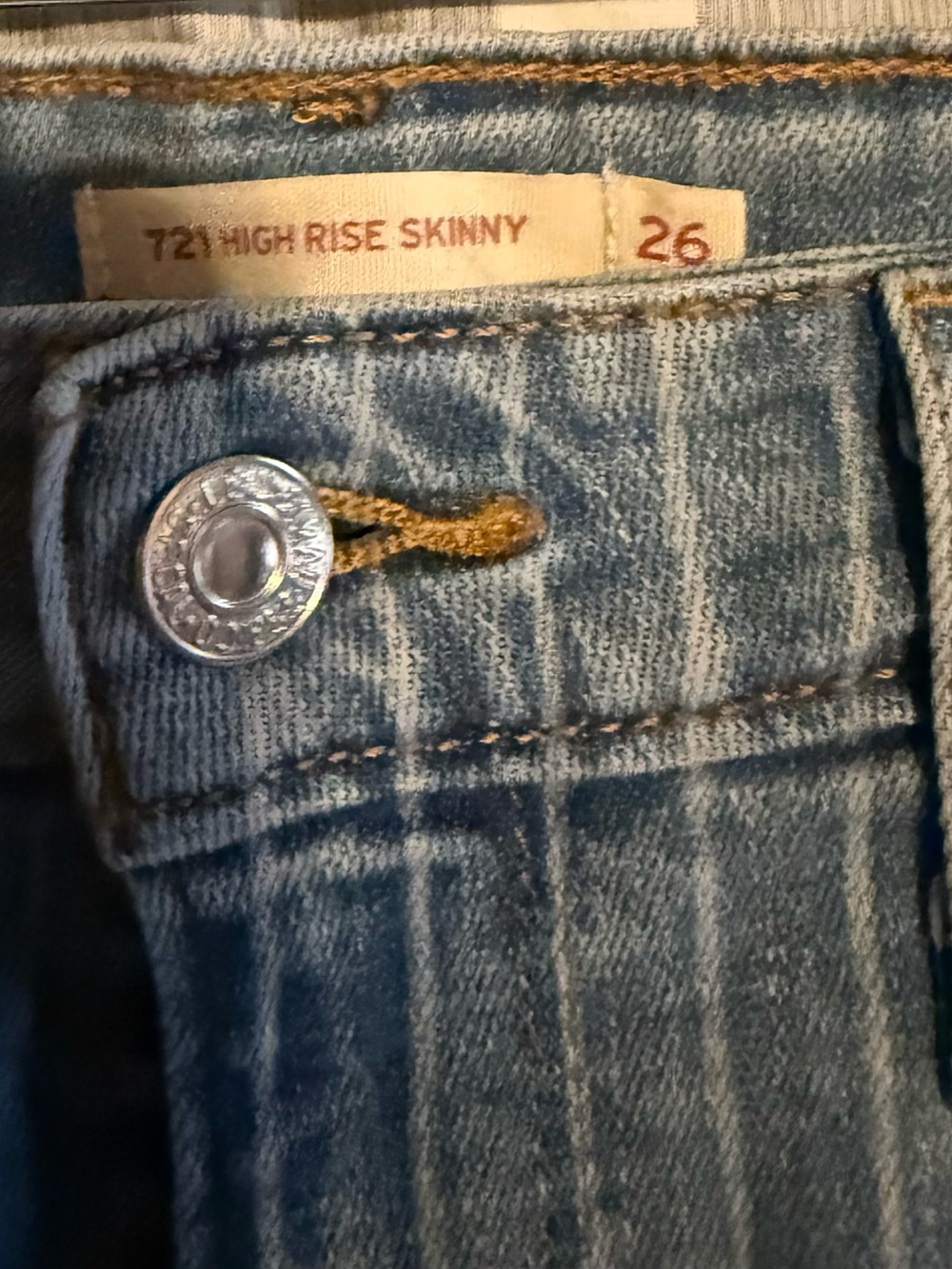 Levi High Rise Skinny Jeans - Light Blue Denim - Picture 3 of 3